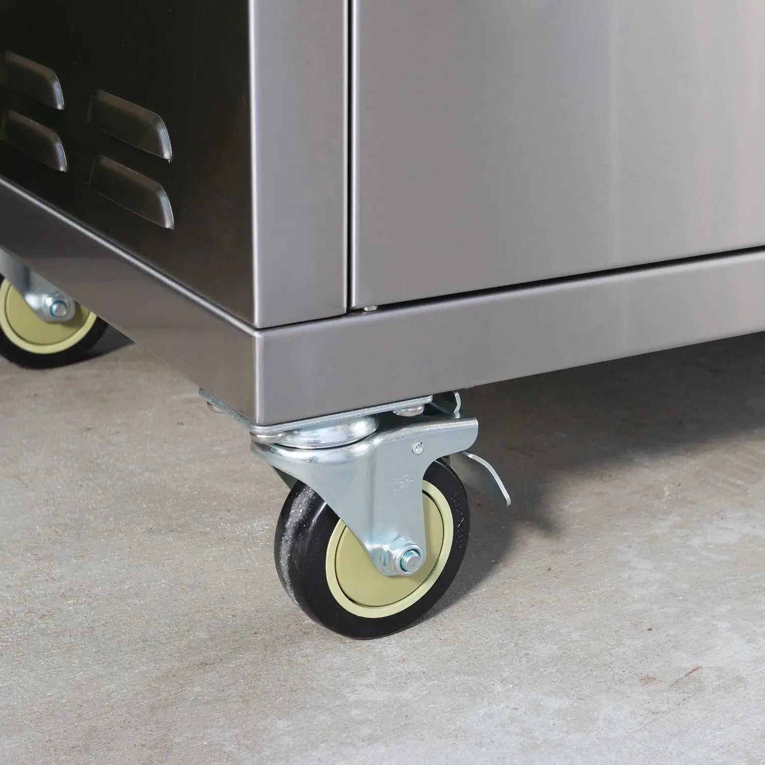 Bull Brahma 38-Inch 5-Burner Freestanding Gas Grill with Rear Infrared Burner Designing Backyards