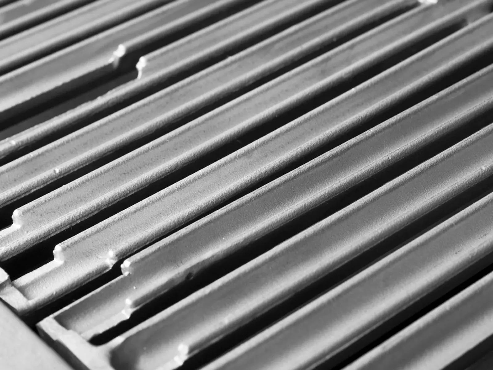 Broil King 9-Foot Outdoor Kitchen Island with Imperial S 590i 5-Burner Gas Grill, Rotisserie, Side Burner & Refrigerator Designing Backyards